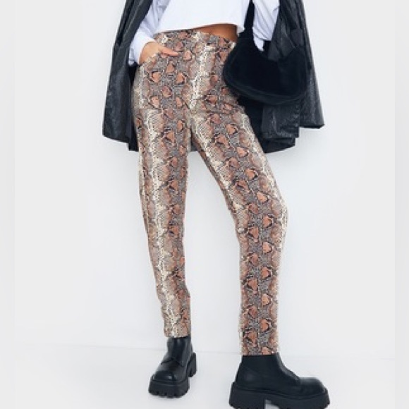 PrettyLittleThing Pants - 4 // PrettyLittleThing NWT Brown Snake Print Woven Skinny Trouser Pants